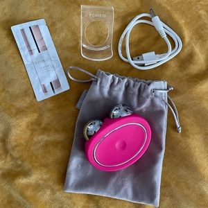 Foreo Bear micro current facial device. Like new condition!